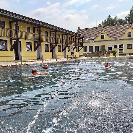 Veselí nad Lužnicí Blatsky Dvur 아파트 호텔 외부 사진