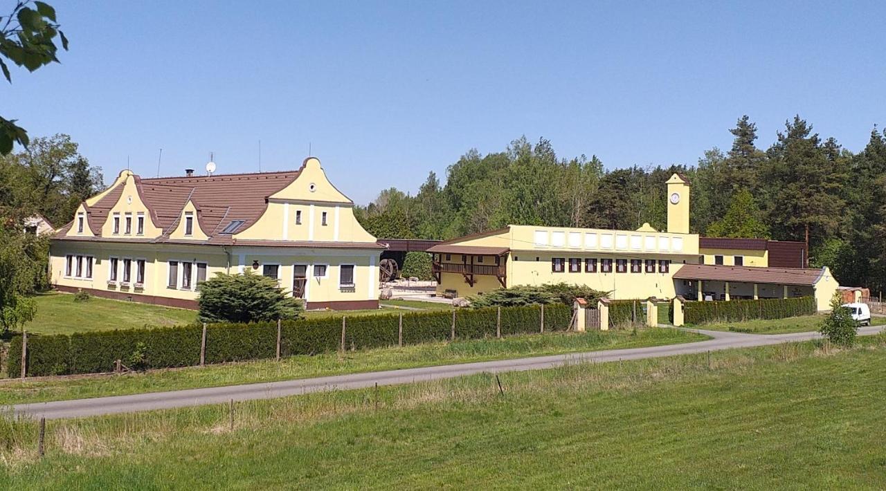 Veselí nad Lužnicí Blatsky Dvur 아파트 호텔 외부 사진