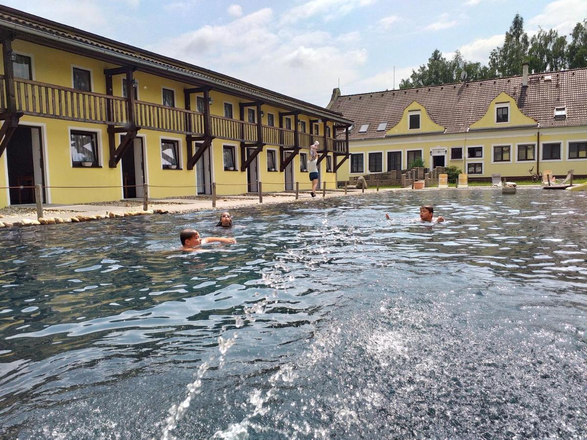 Veselí nad Lužnicí Blatsky Dvur 아파트 호텔 외부 사진