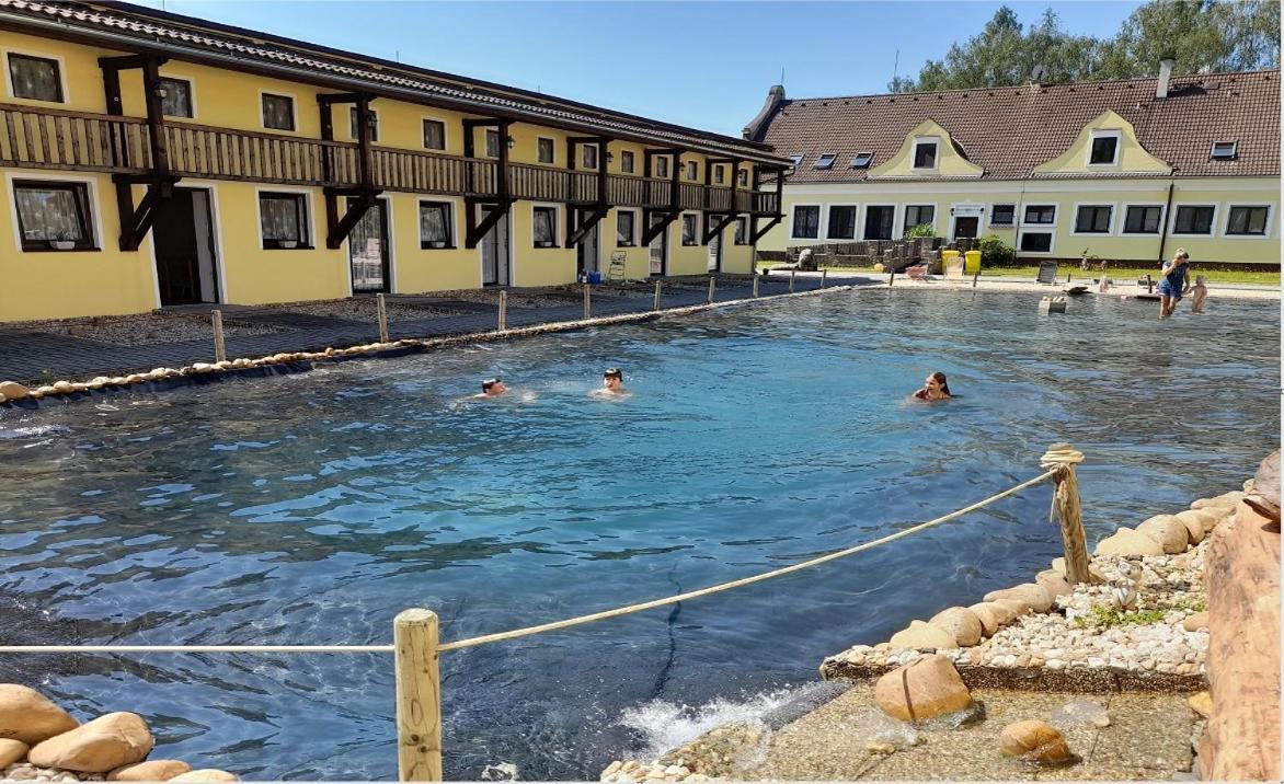 Veselí nad Lužnicí Blatsky Dvur 아파트 호텔 외부 사진